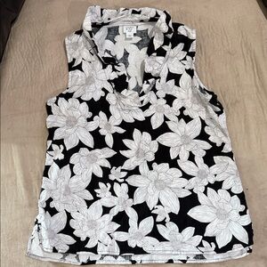 croft & barrow Black and White Floral Sleeveless Ruffled Collared Tank